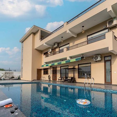 Brookvale Manor By Stayvista - Private Pool Haven With Endless Views & Indoor Fun Sohna Екстер'єр фото