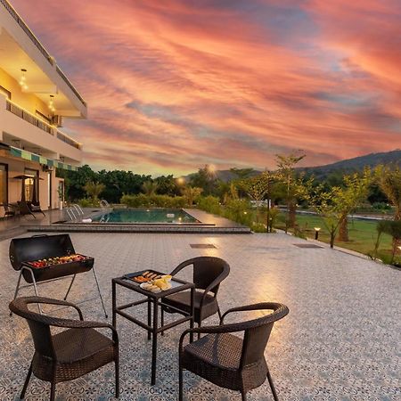 Brookvale Manor By Stayvista - Private Pool Haven With Endless Views & Indoor Fun Sohna Екстер'єр фото