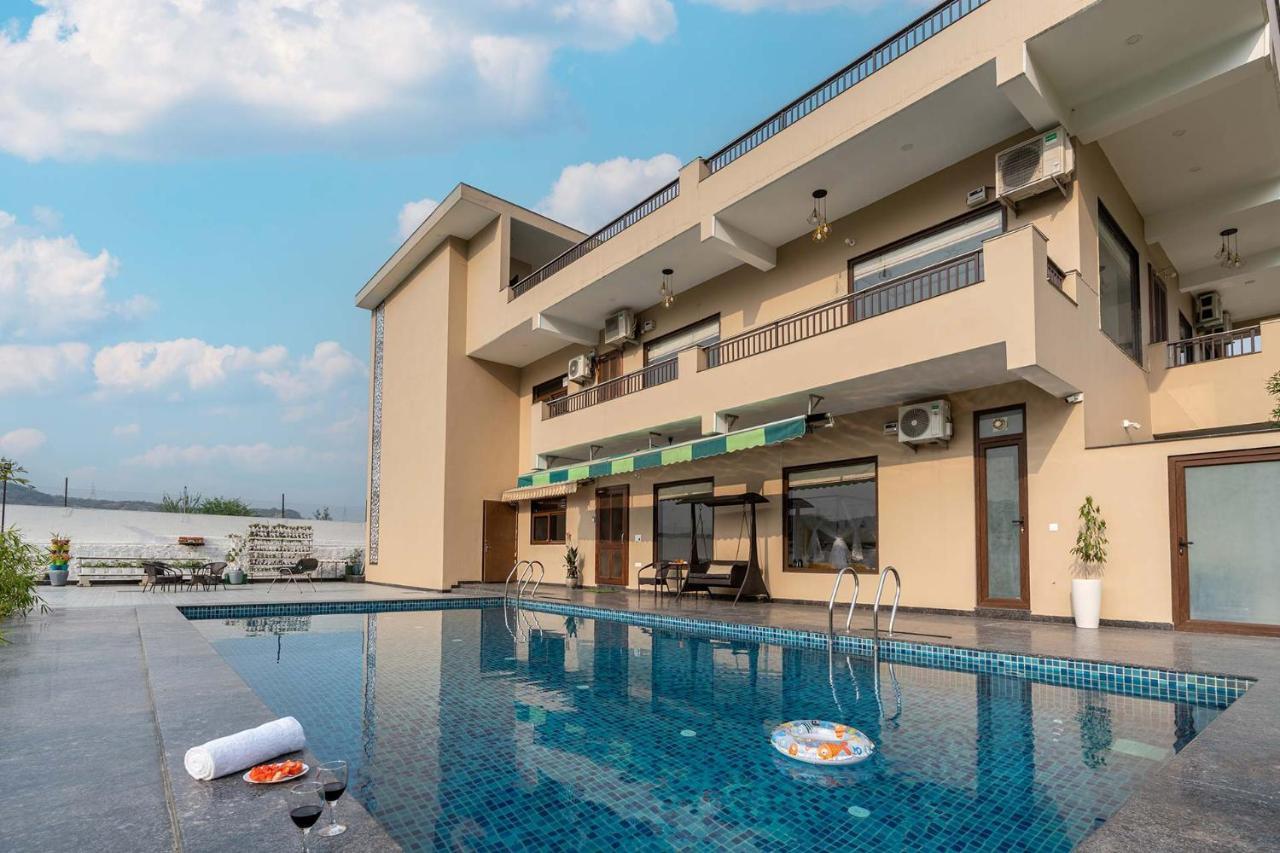 Brookvale Manor By Stayvista - Private Pool Haven With Endless Views & Indoor Fun Sohna Екстер'єр фото
