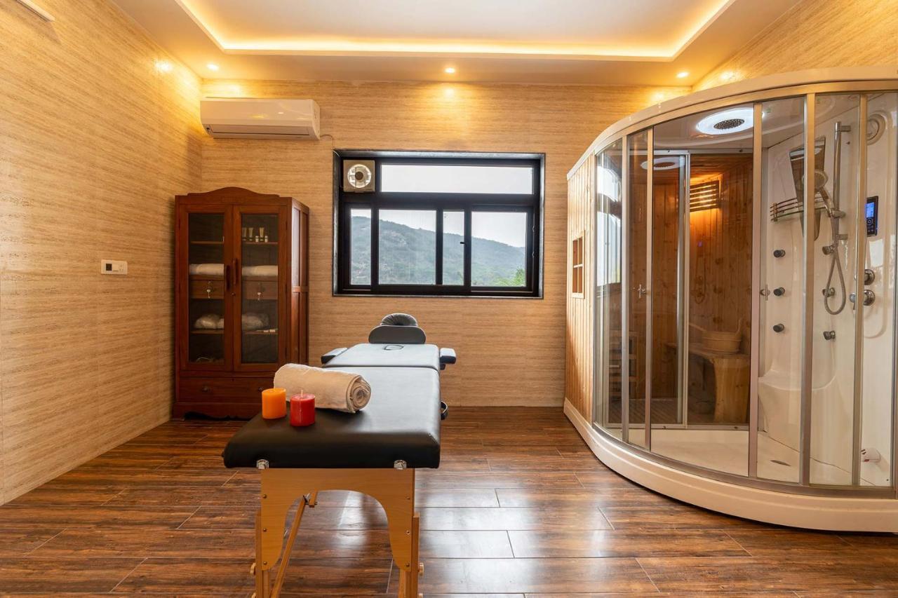 Brookvale Manor By Stayvista - Private Pool Haven With Endless Views & Indoor Fun Sohna Екстер'єр фото