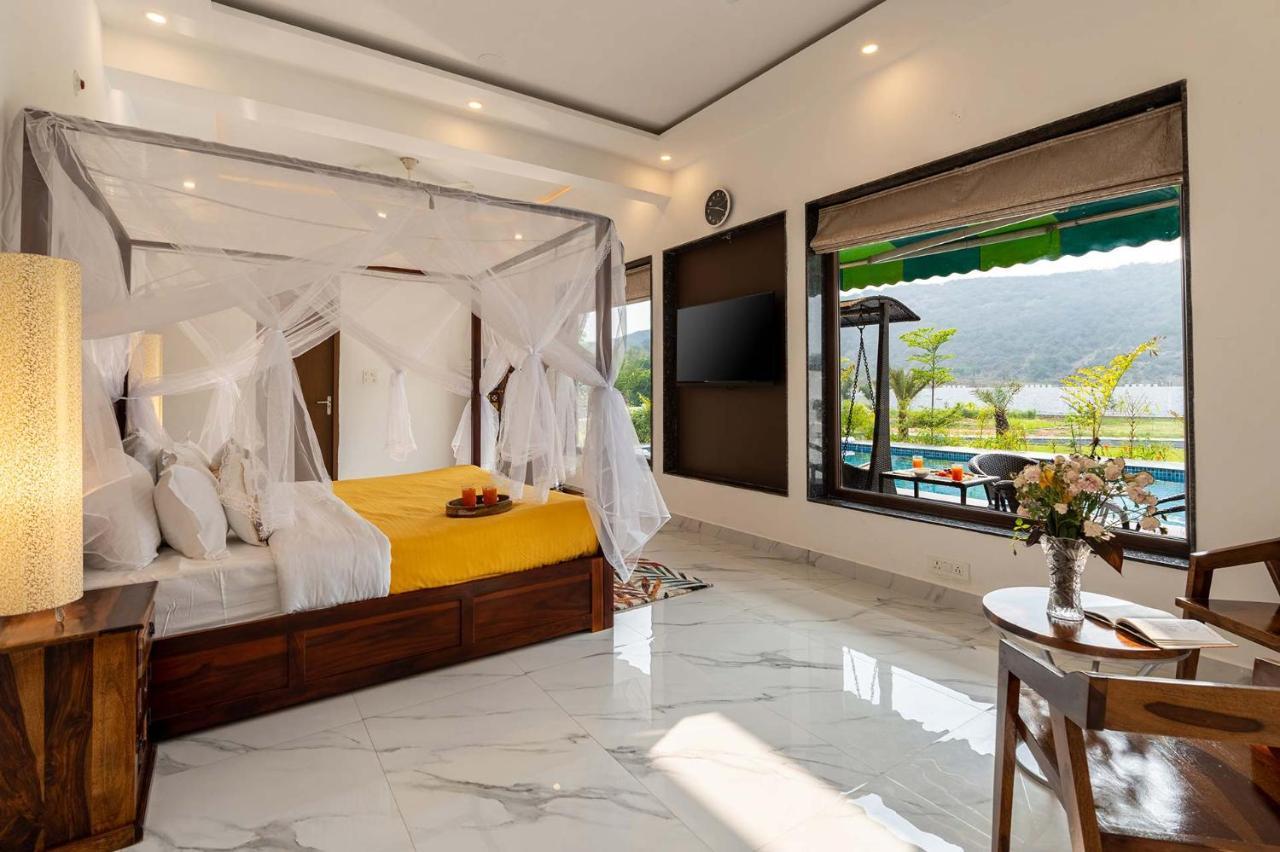 Brookvale Manor By Stayvista - Private Pool Haven With Endless Views & Indoor Fun Sohna Екстер'єр фото