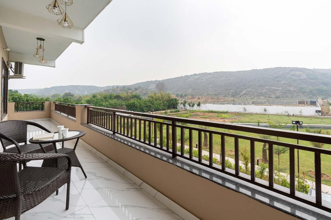 Brookvale Manor By Stayvista - Private Pool Haven With Endless Views & Indoor Fun Sohna Екстер'єр фото