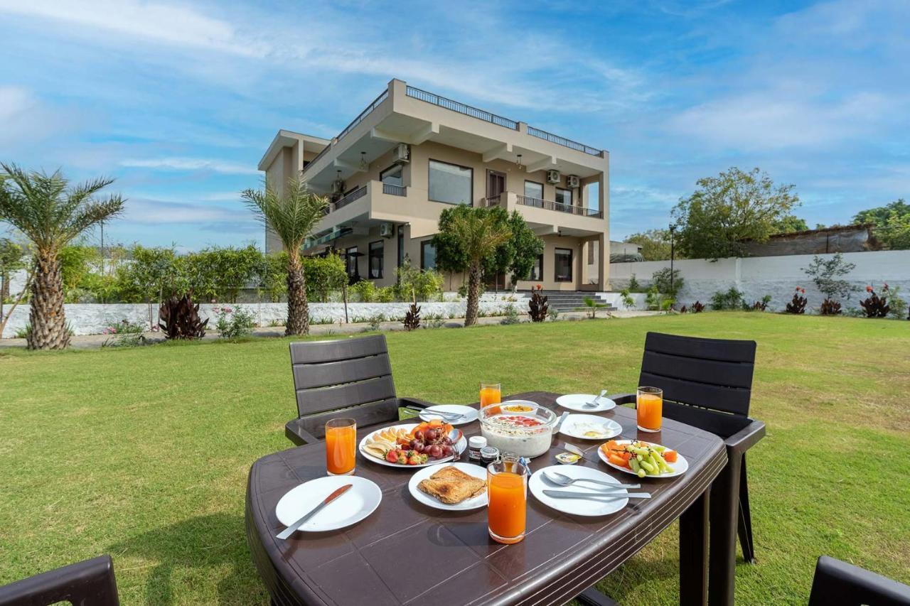 Brookvale Manor By Stayvista - Private Pool Haven With Endless Views & Indoor Fun Sohna Екстер'єр фото