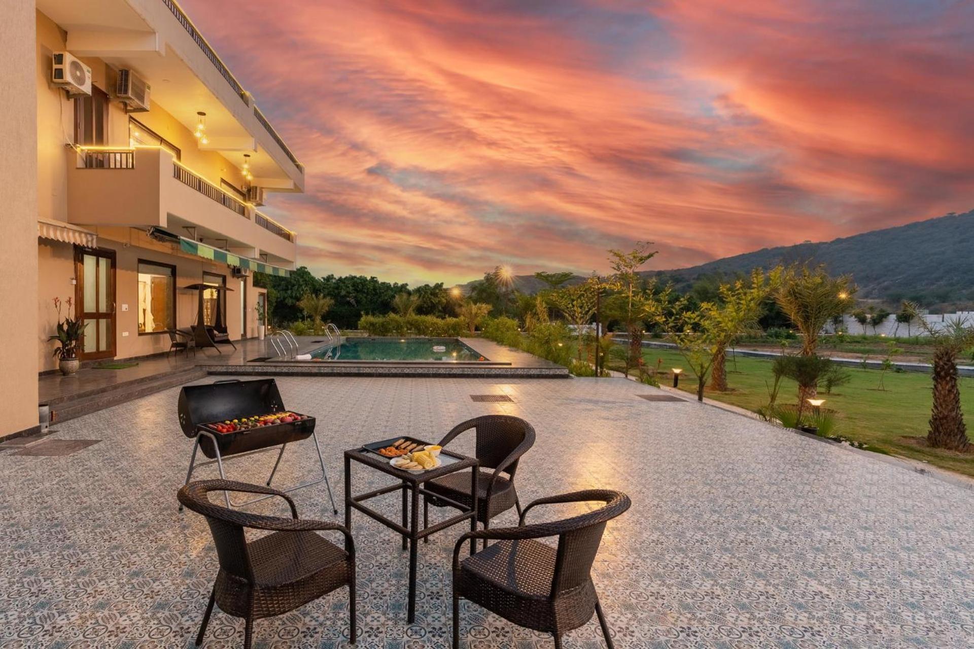 Brookvale Manor By Stayvista - Private Pool Haven With Endless Views & Indoor Fun Sohna Екстер'єр фото